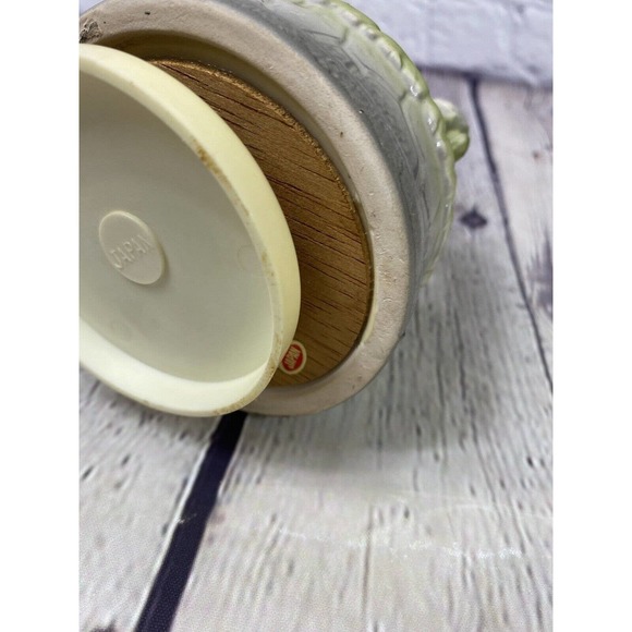 Vintage Little Girl Yellow Bonnet With Music Box Old Ceramic Figure - Picture 4 of 4